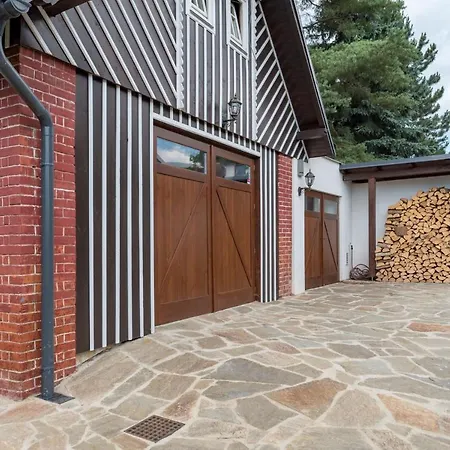 Holiday home Exkluzivni Podjestedka S Grilem A Saunou *