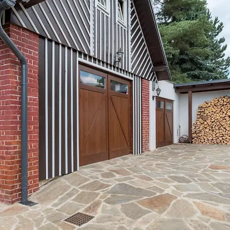 Holiday home Exkluzivni Podjestedka S Grilem A Saunou *