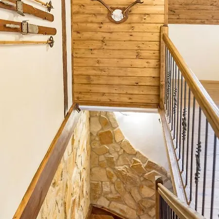 Holiday home Exkluzivni Podjestedka S Grilem A Saunou